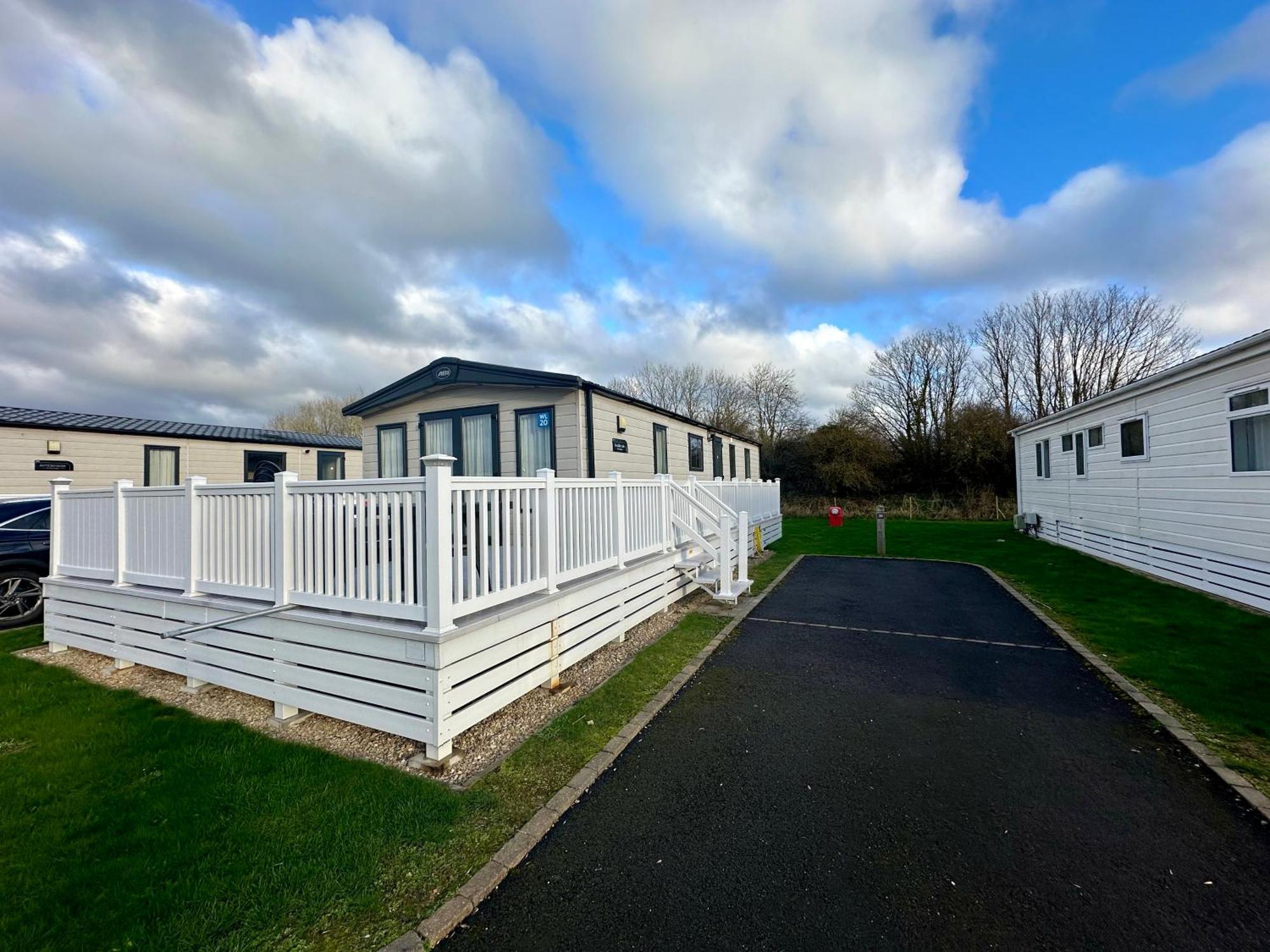 The Boat House, Hot Tub Lodge South Cerney Exterior foto